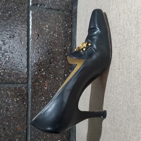 SALVATORE FERRAGAMO BLACK HEELS GOLD GANCINI HORSE BIT LEATHER OLD MONEY - Picture 10 of 12